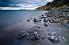 Islaendische Steinkueste im Norden - Langzeitbelichtung